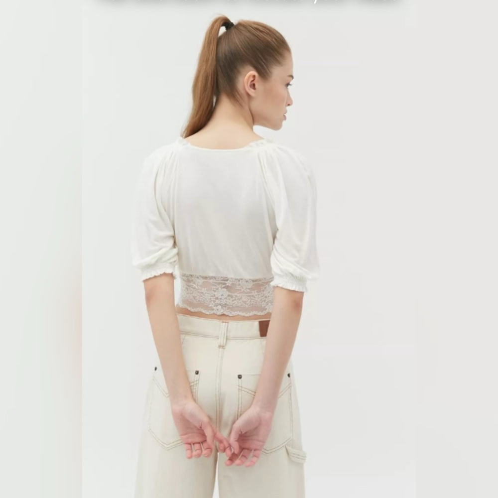 Urban Outfitters Samara Plunging Surplice Crop Top - Picture 4 of 15